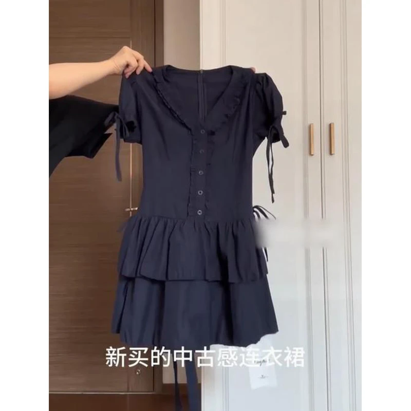 夏2025新款韩系蕾丝花边v领短袖连衣裙女法式修身收腰a字蓬蓬短裙