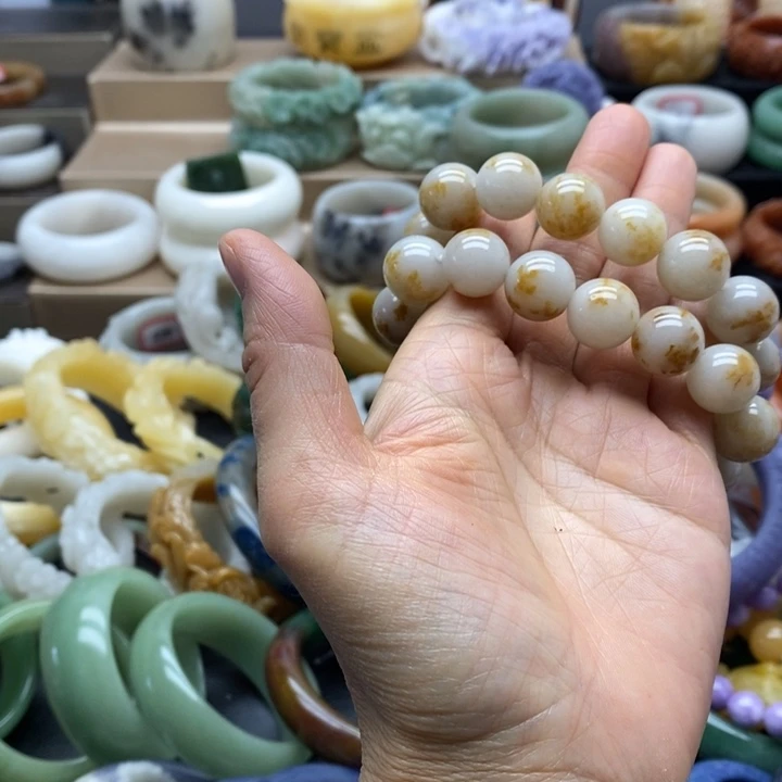 未镶嵌手镯石英质玉（非洲翠）
