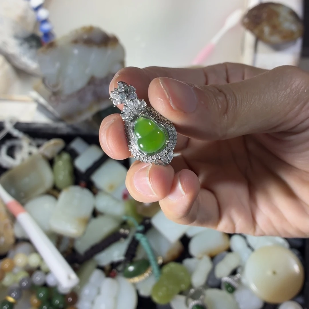 和田玉未镶嵌车挂