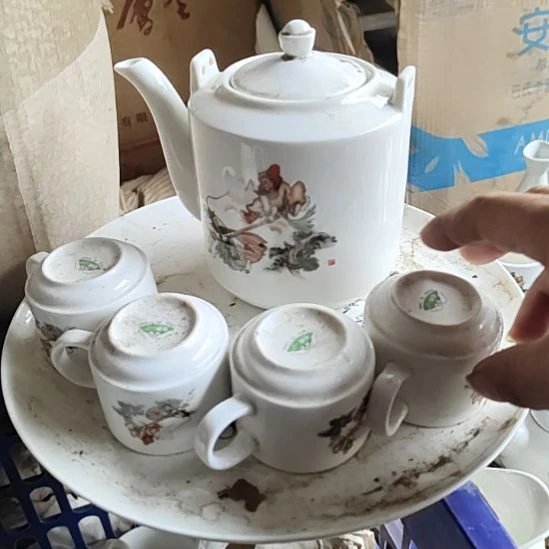库存微瑕三打白骨精提梁壶一套