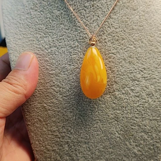 蜜蜡18K金镶嵌吊坠(赠链)