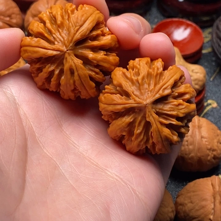 一***殇吊坠文玩核桃三棱