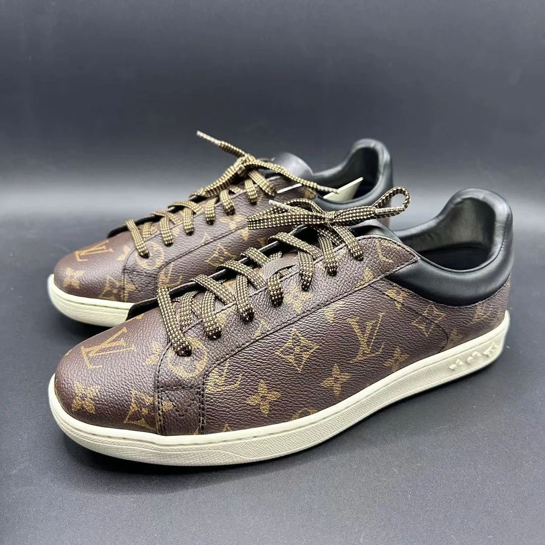 95新 LouisVuitton/路易威登 男士棕色经典满印板鞋 多尺码