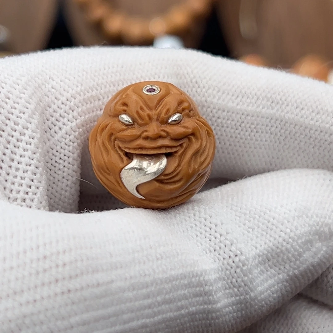 田***吊坠猴头核桃宝石银添