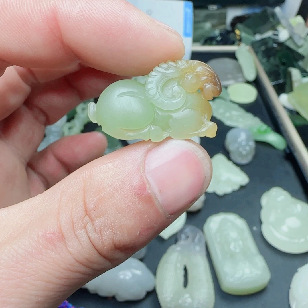 和田玉颈饰未镶嵌云*