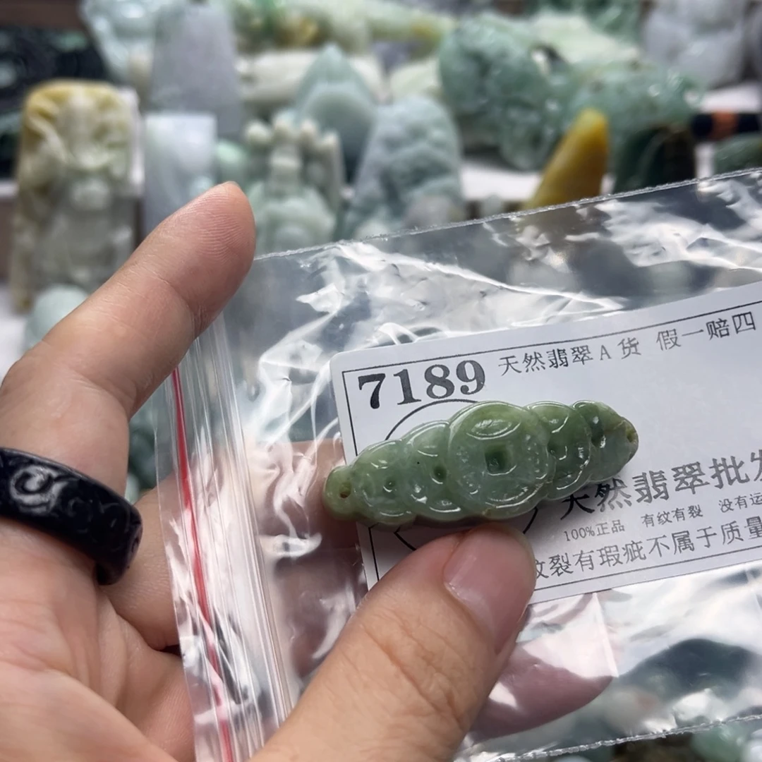 翡翠未镶嵌颈饰7189瑕疵