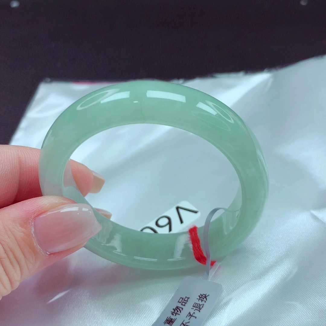 翡翠手镯未镶嵌手镯88