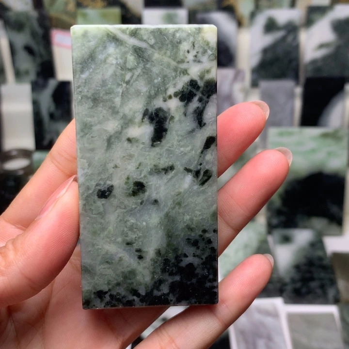 独山玉颈饰未镶嵌