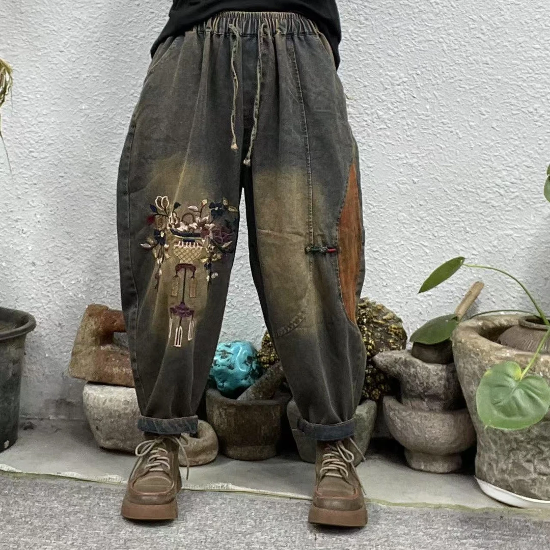 760右腿绣花篮左退绕线盘扣拼花炒色牛仔裤（长87臀围136脚口38