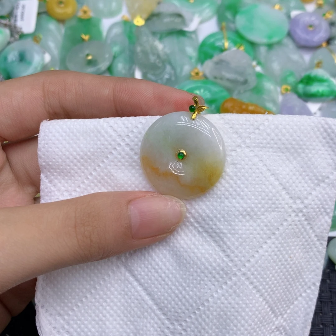 翡翠18K金镶嵌颈饰111111111