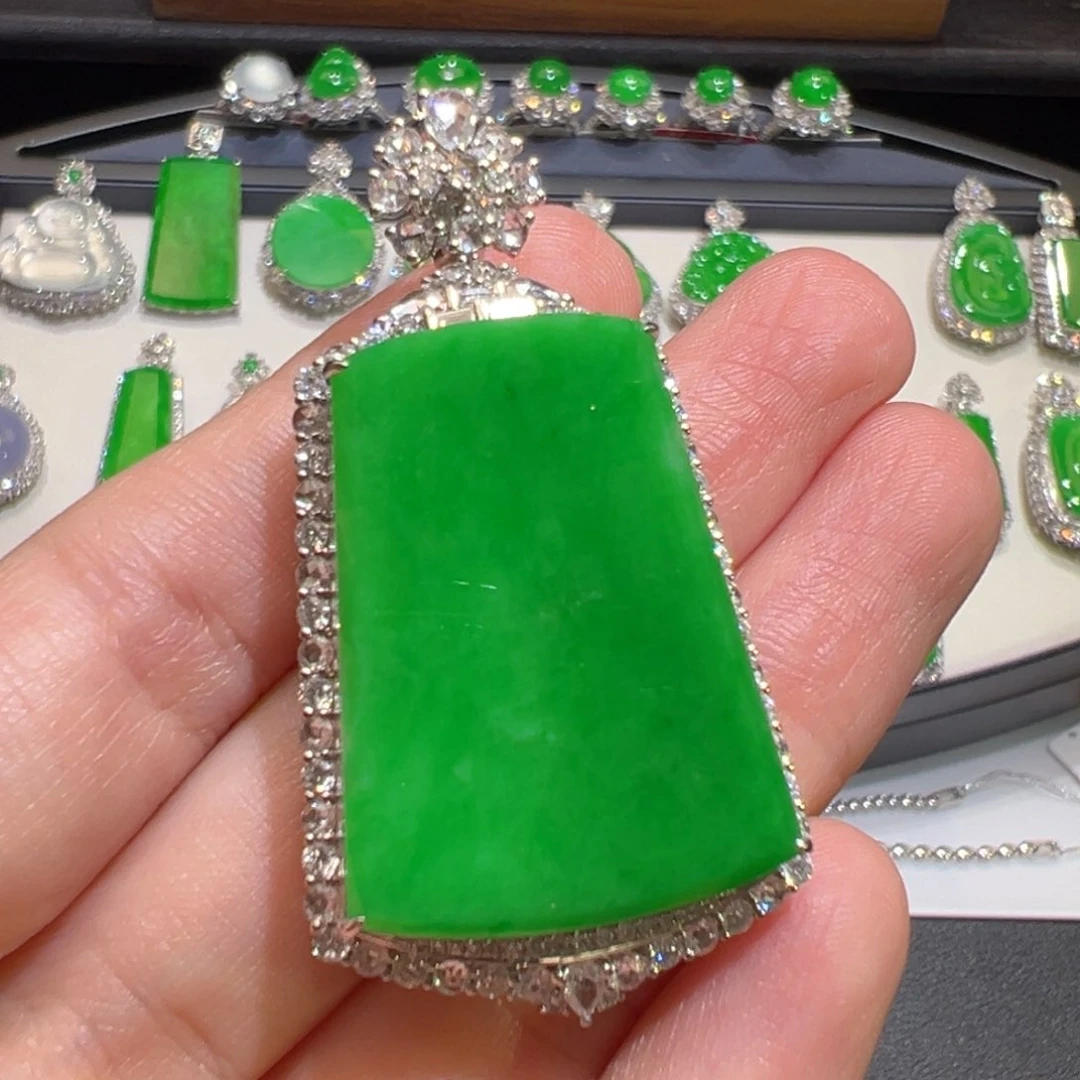 翡翠18K金镶嵌颈饰收到货48小时鉴赏期