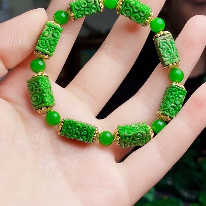 翡翠未镶嵌颈饰多样性