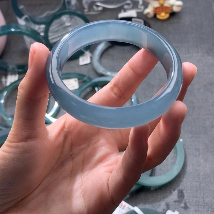 翡翠手镯未镶嵌冰蓝