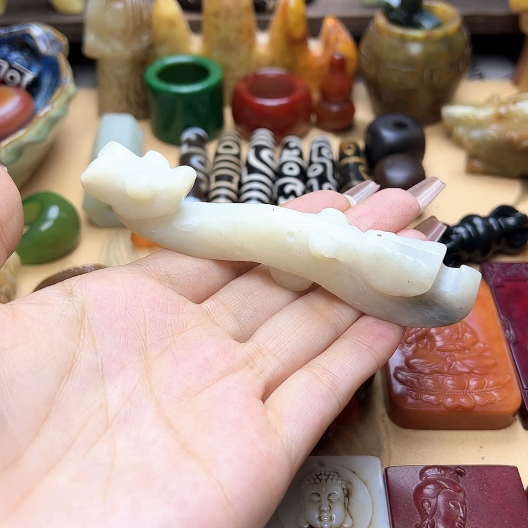 蛇纹石玉未镶嵌颈饰