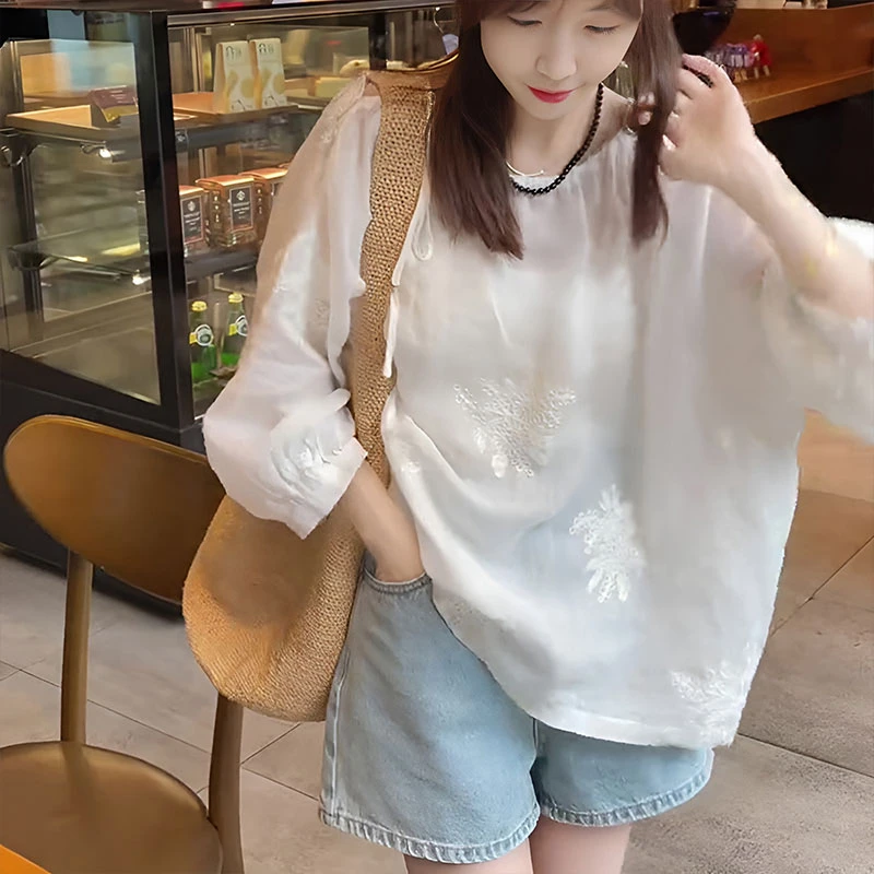 简约气质时尚独特五分袖刺绣短袖衬衫女2025新款夏季薄款纯色上衣