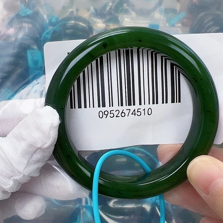 和田玉未镶嵌手镯微瑕5657