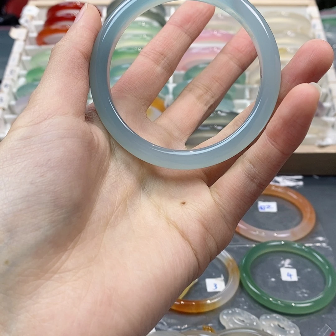 玛瑙/玉髓手镯未镶嵌挽*