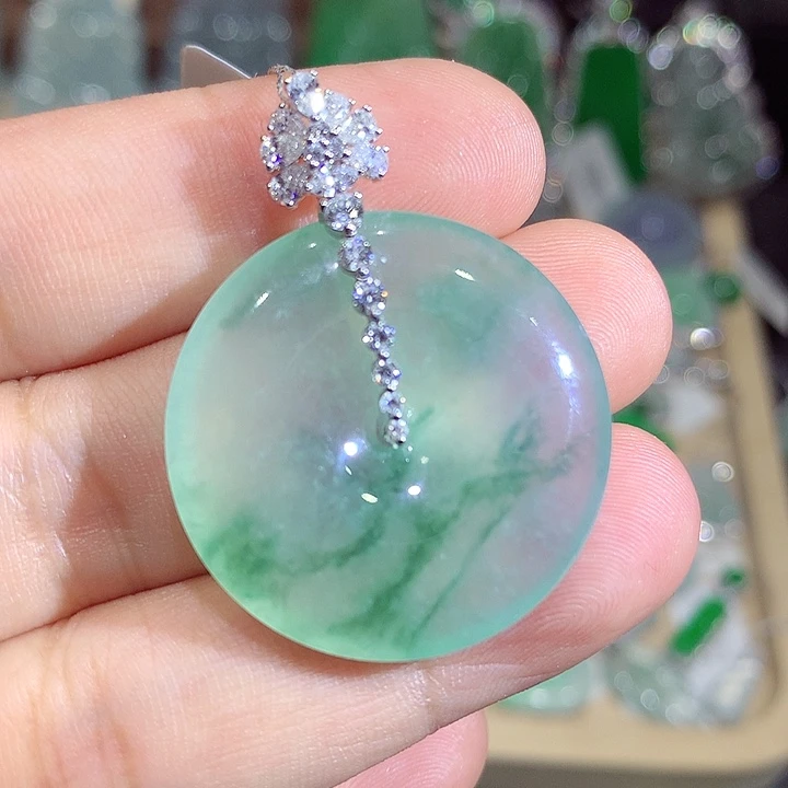 翡翠18K金镶嵌颈饰