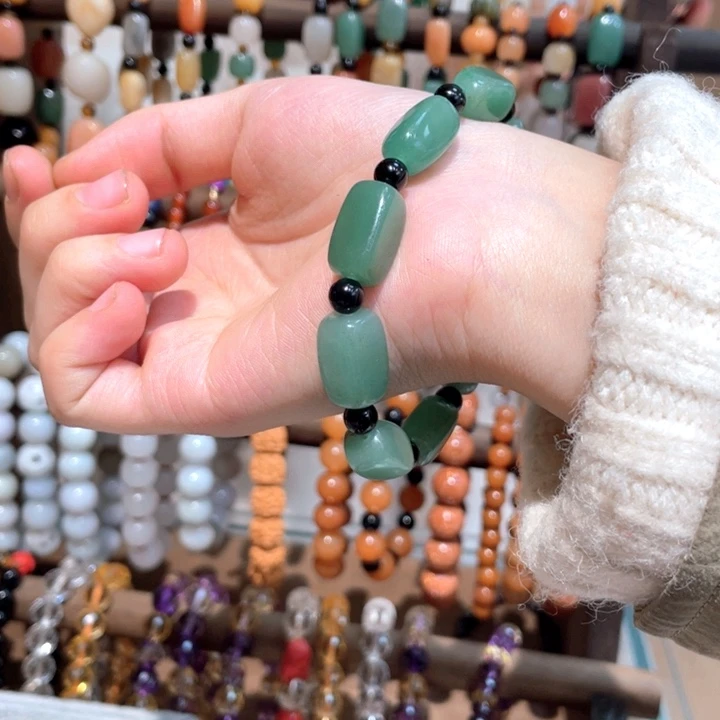 石英质玉未镶嵌颈饰