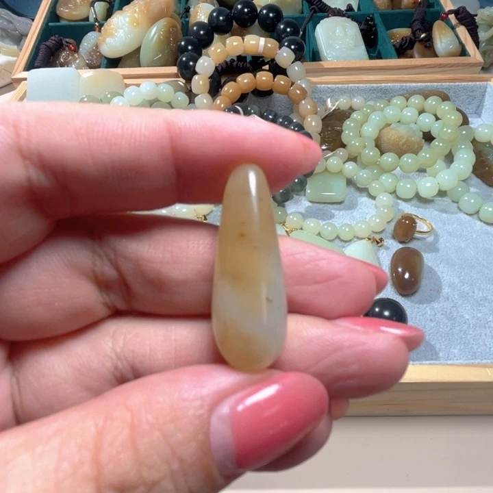 未镶嵌和田玉（糖玉）珠宝半成品