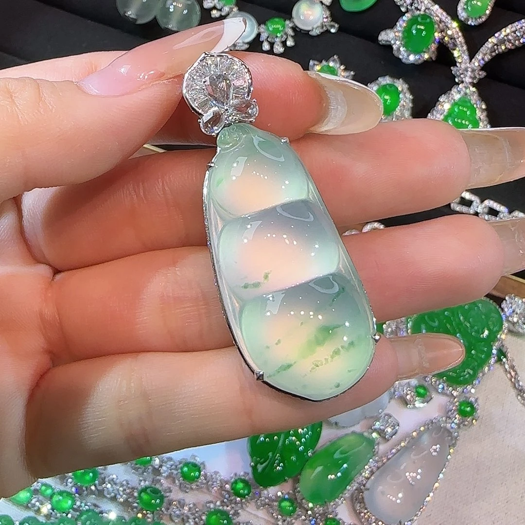 翡翠18K金镶嵌颈饰