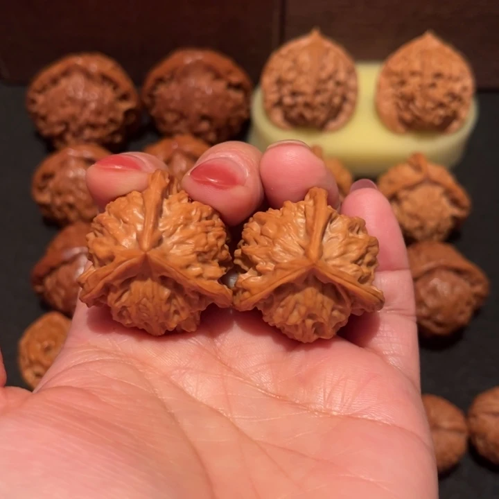 认***度文玩核桃吊坠三棱