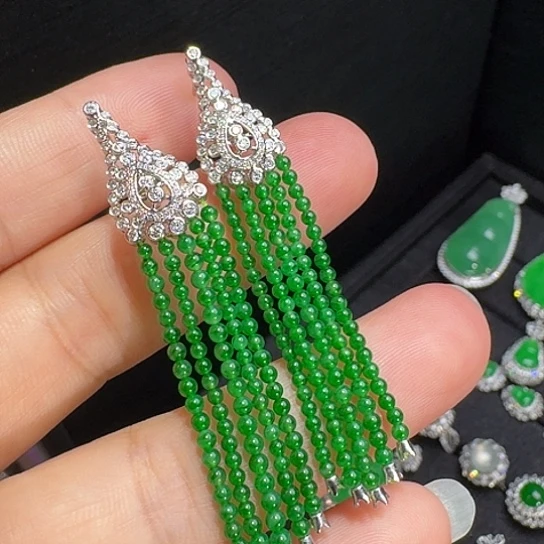 18K金镶嵌翡翠耳饰