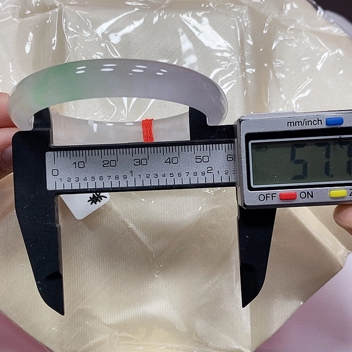 翡翠手镯未镶嵌120