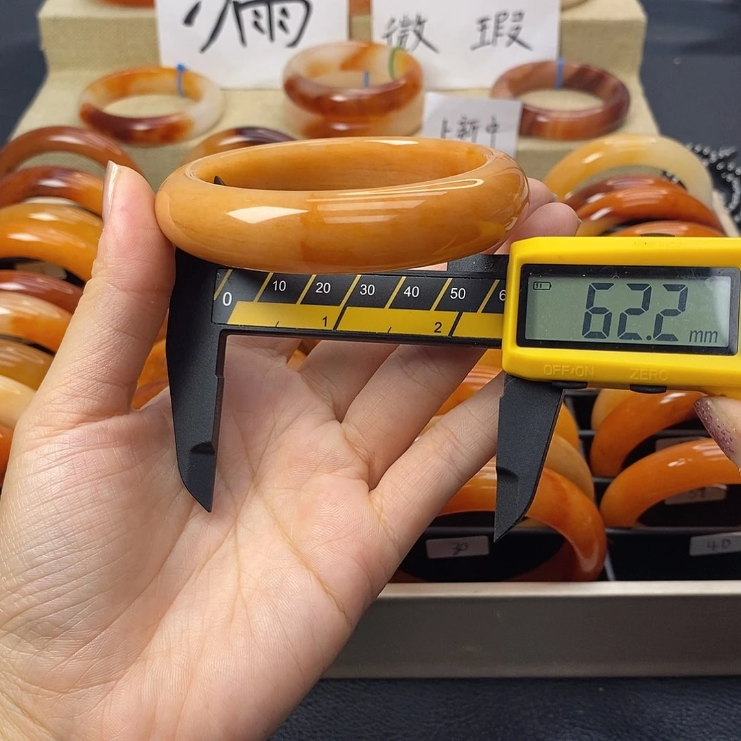 未镶嵌石英质玉（黄龙玉）手镯40号