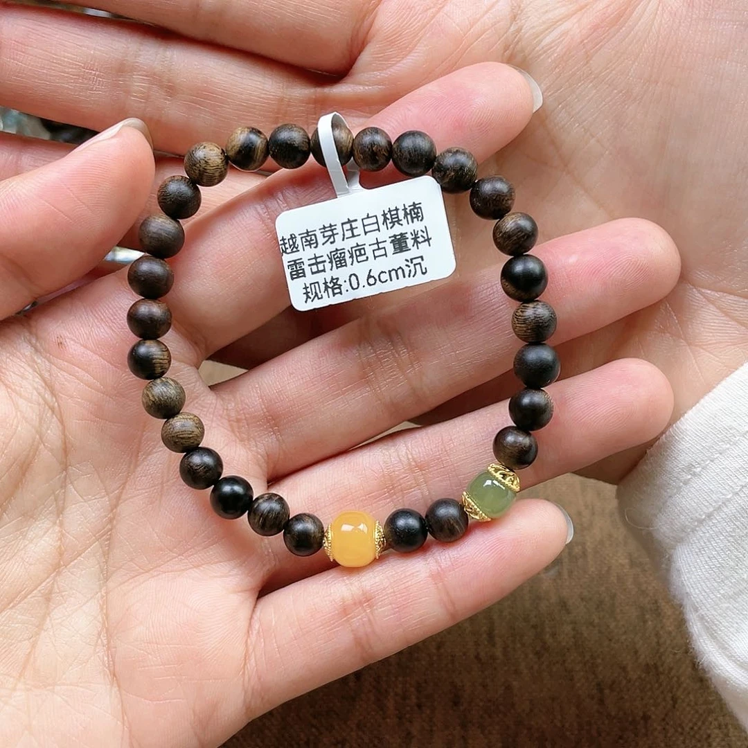 沉香手串s****7越南芽庄白奇楠雷击瘤疤料0.6