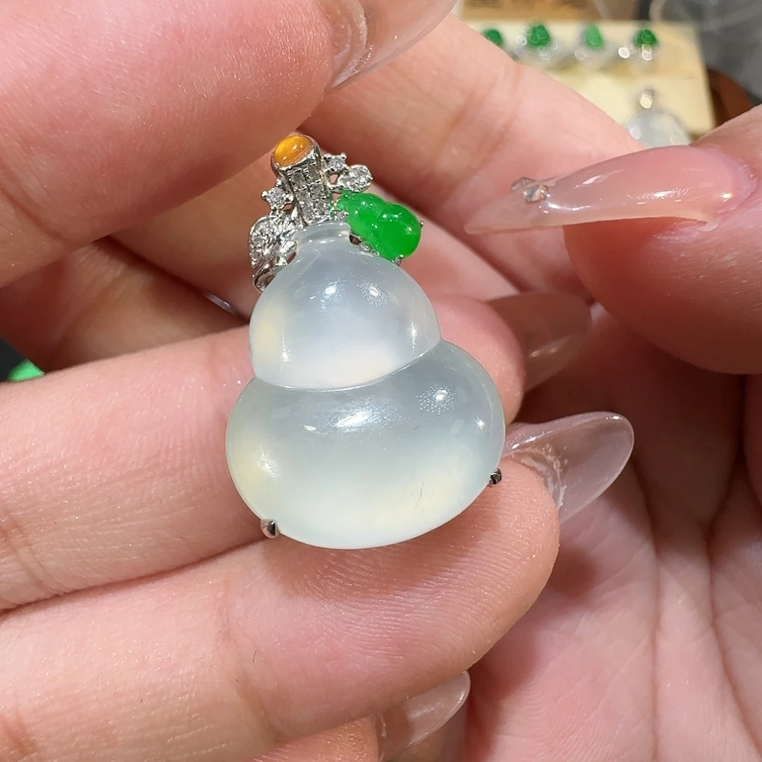 【闪购商品】颈饰18K金镶嵌翡翠