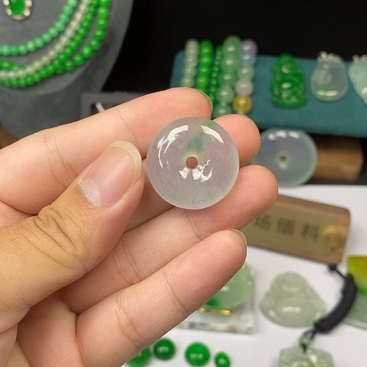翡翠未镶嵌颈饰一物一拍