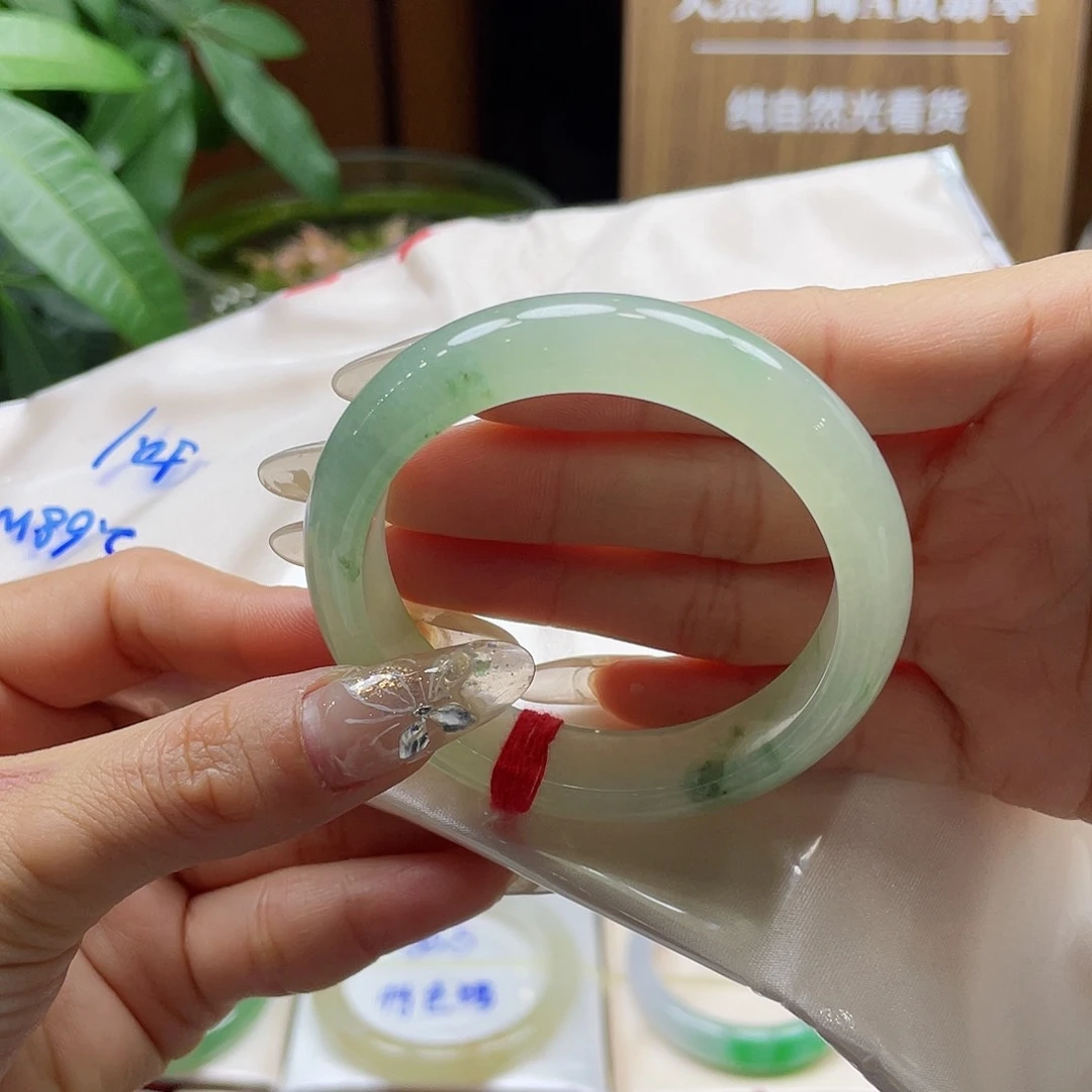 翡翠手镯未镶嵌青****v1 号链接