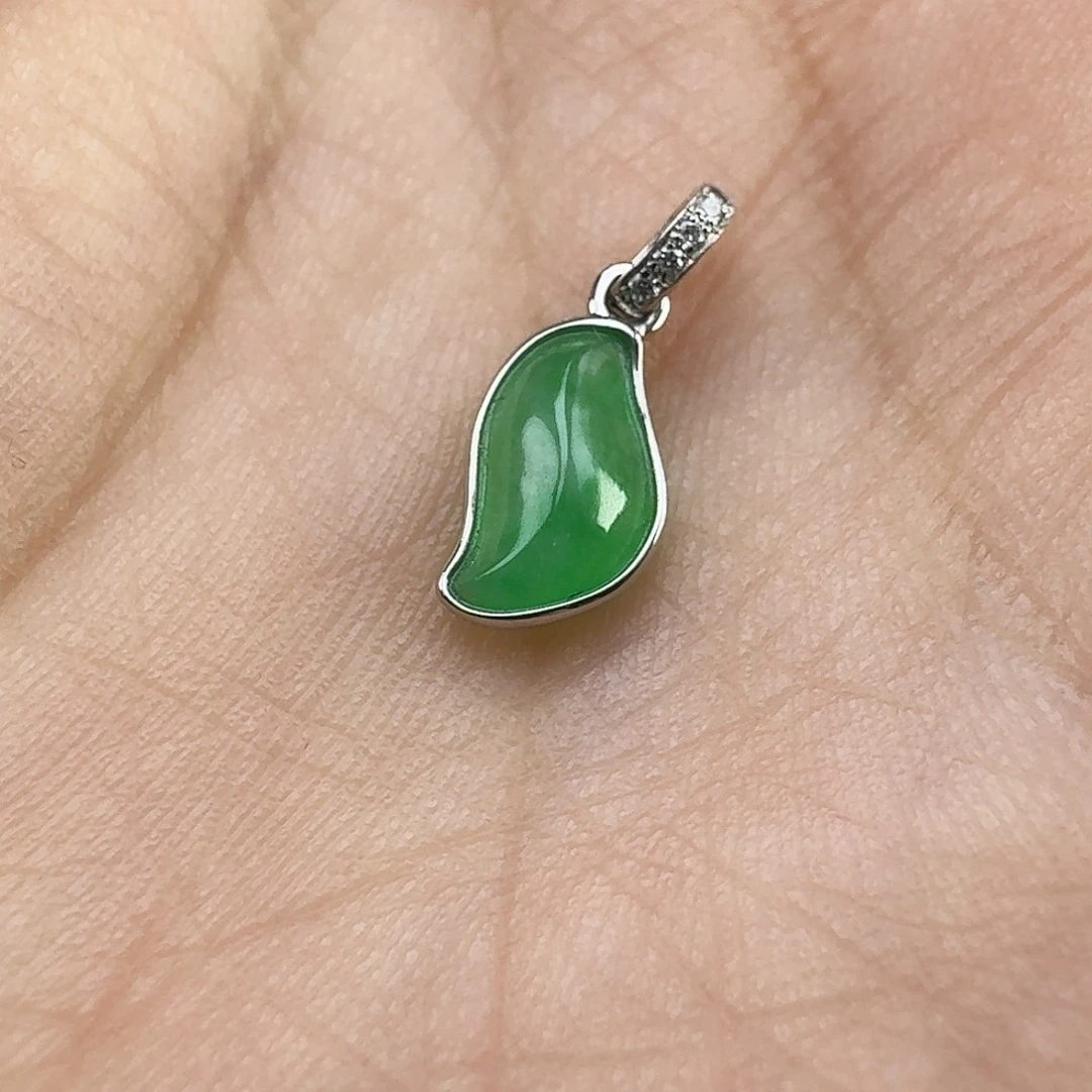 翡翠18K金镶嵌颈饰提溜