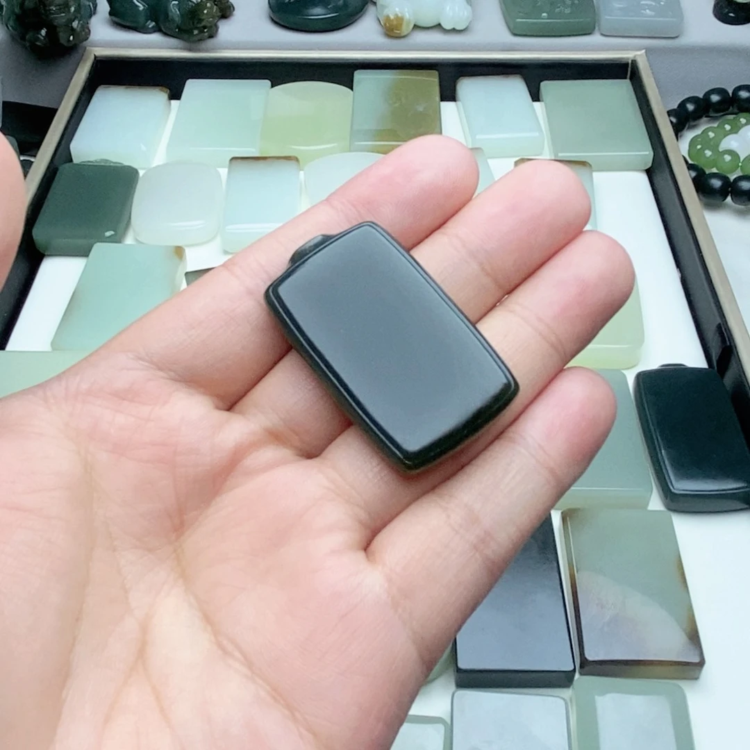 和田玉未镶嵌颈饰炊**水