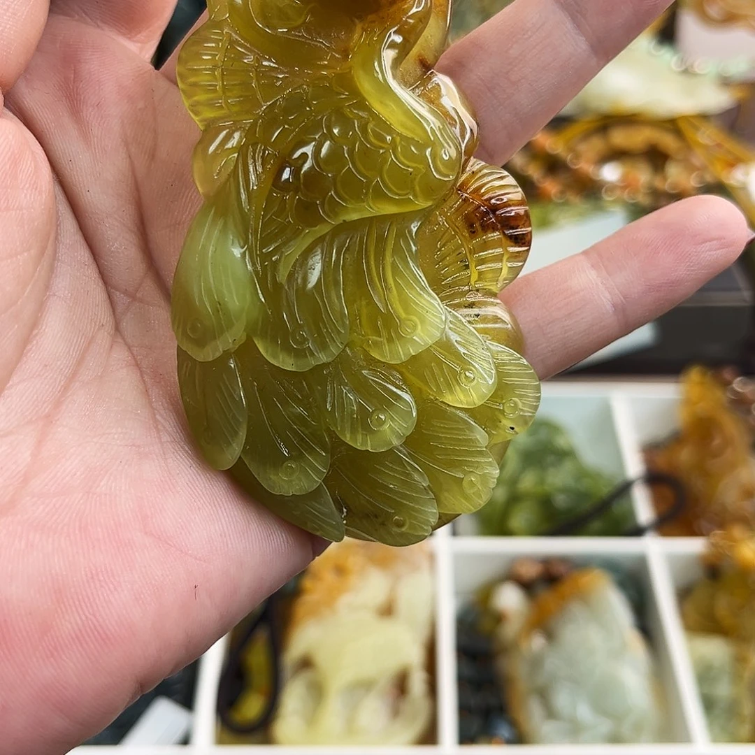 蛇纹石玉颈饰未镶嵌