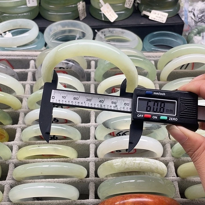 蛇纹石玉未镶嵌手镯41