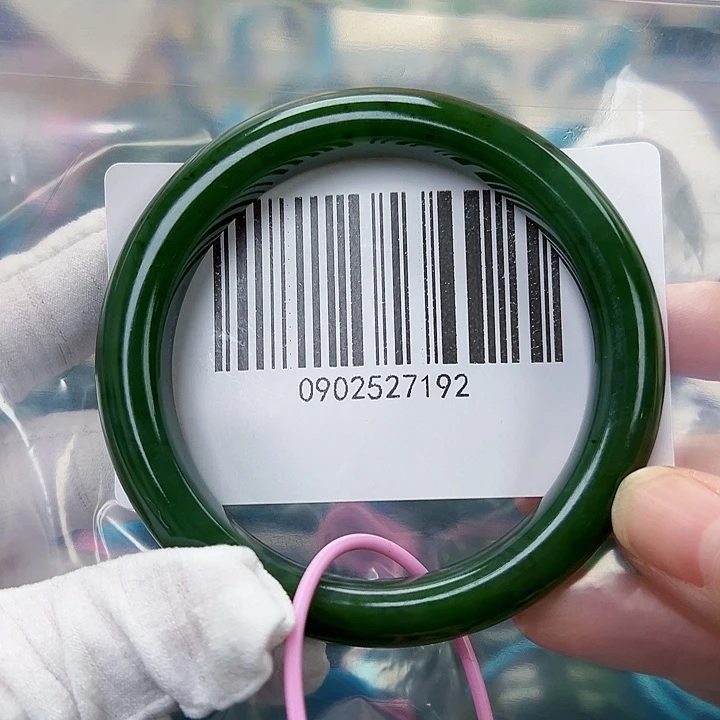 嫣***冉和田玉未镶嵌手镯微瑕58