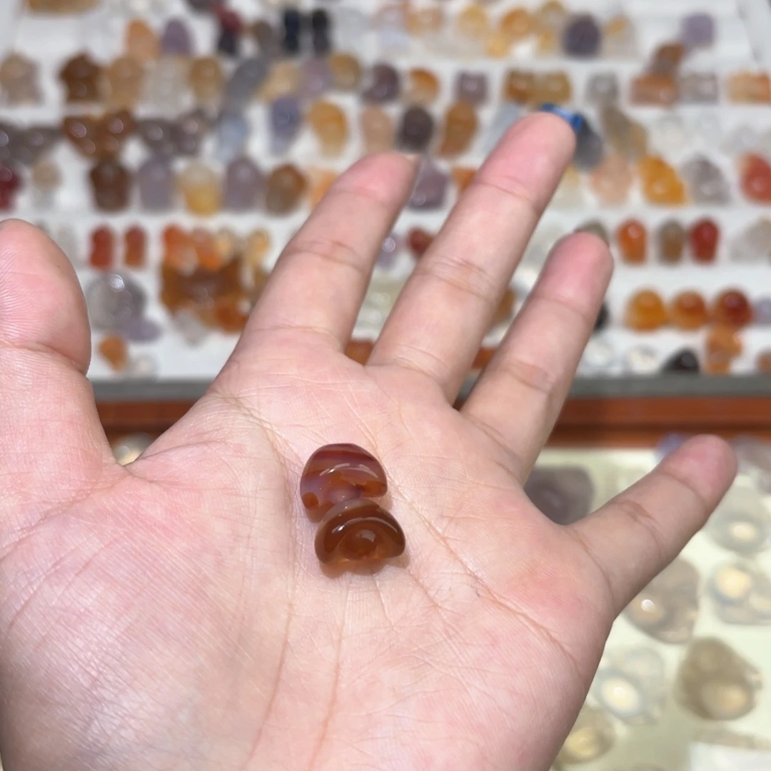 玛瑙/玉髓颈饰未镶嵌。