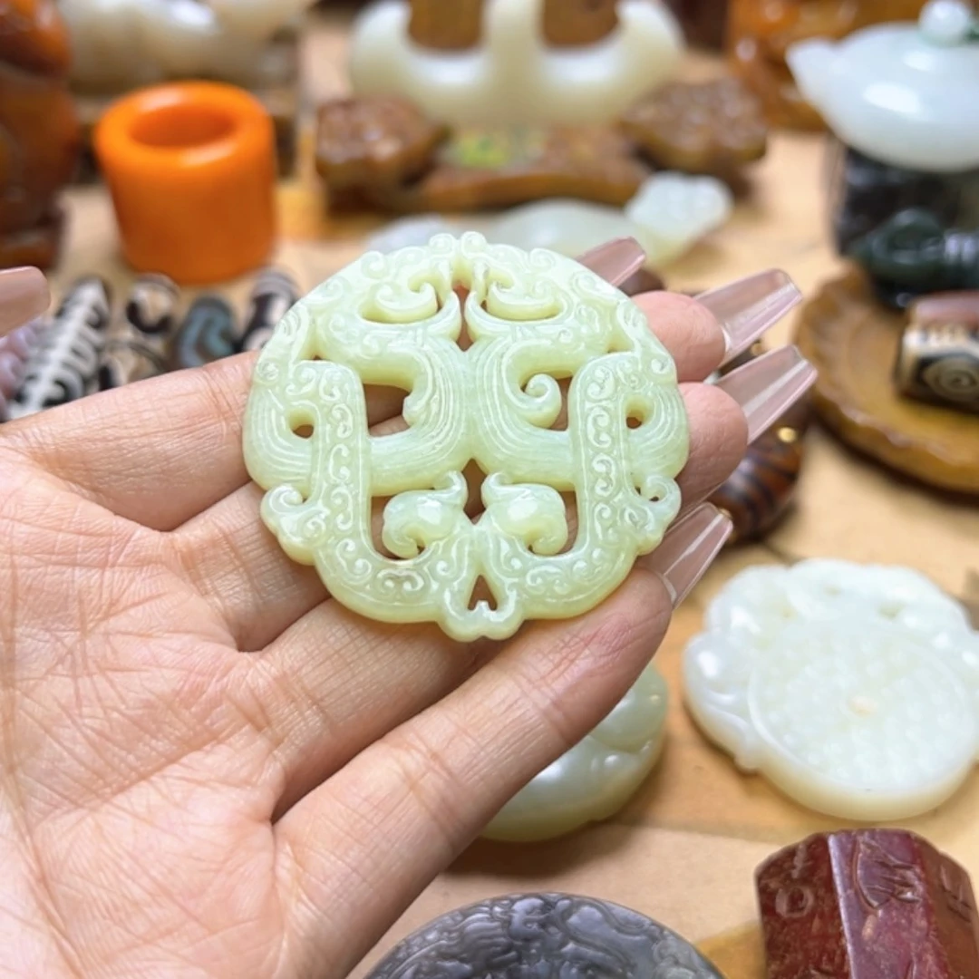 【闪购商品】蛇纹石玉颈饰未镶嵌