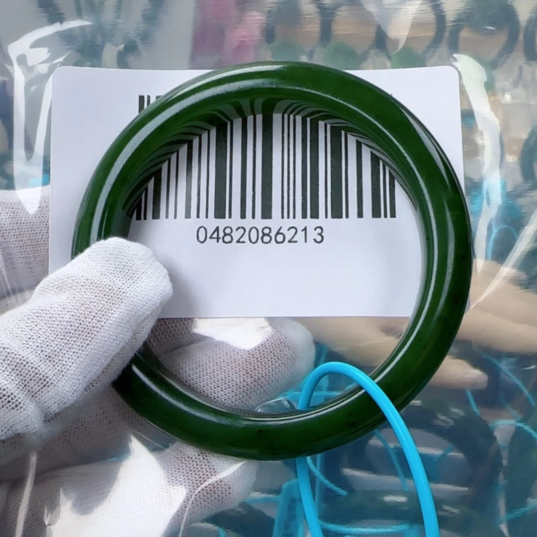 和田玉手镯未镶嵌微瑕56