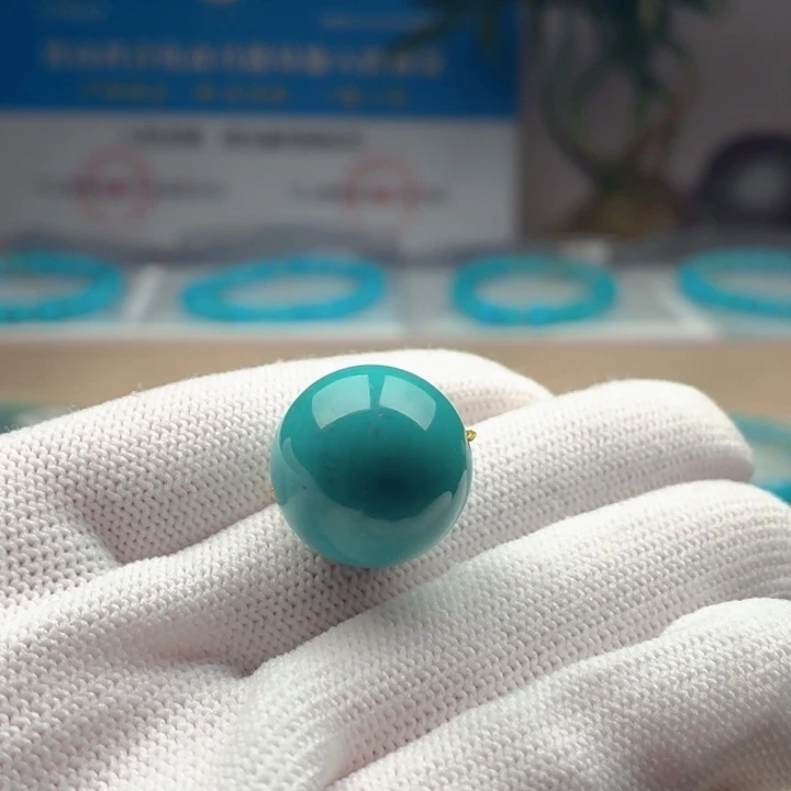 苏***喂绿松石未镶嵌珠宝奇石