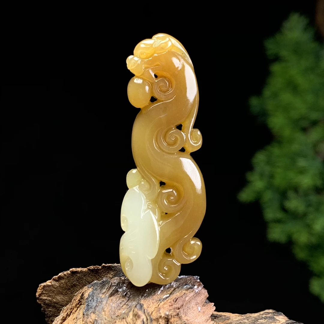 天然新疆和田玉仿古龙吊坠尺寸50*17*10重量11克