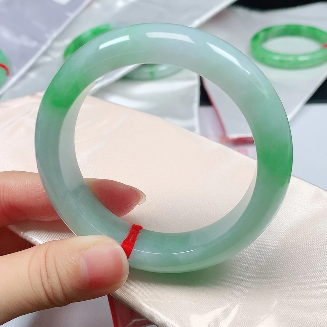 翡翠未镶嵌手镯1966