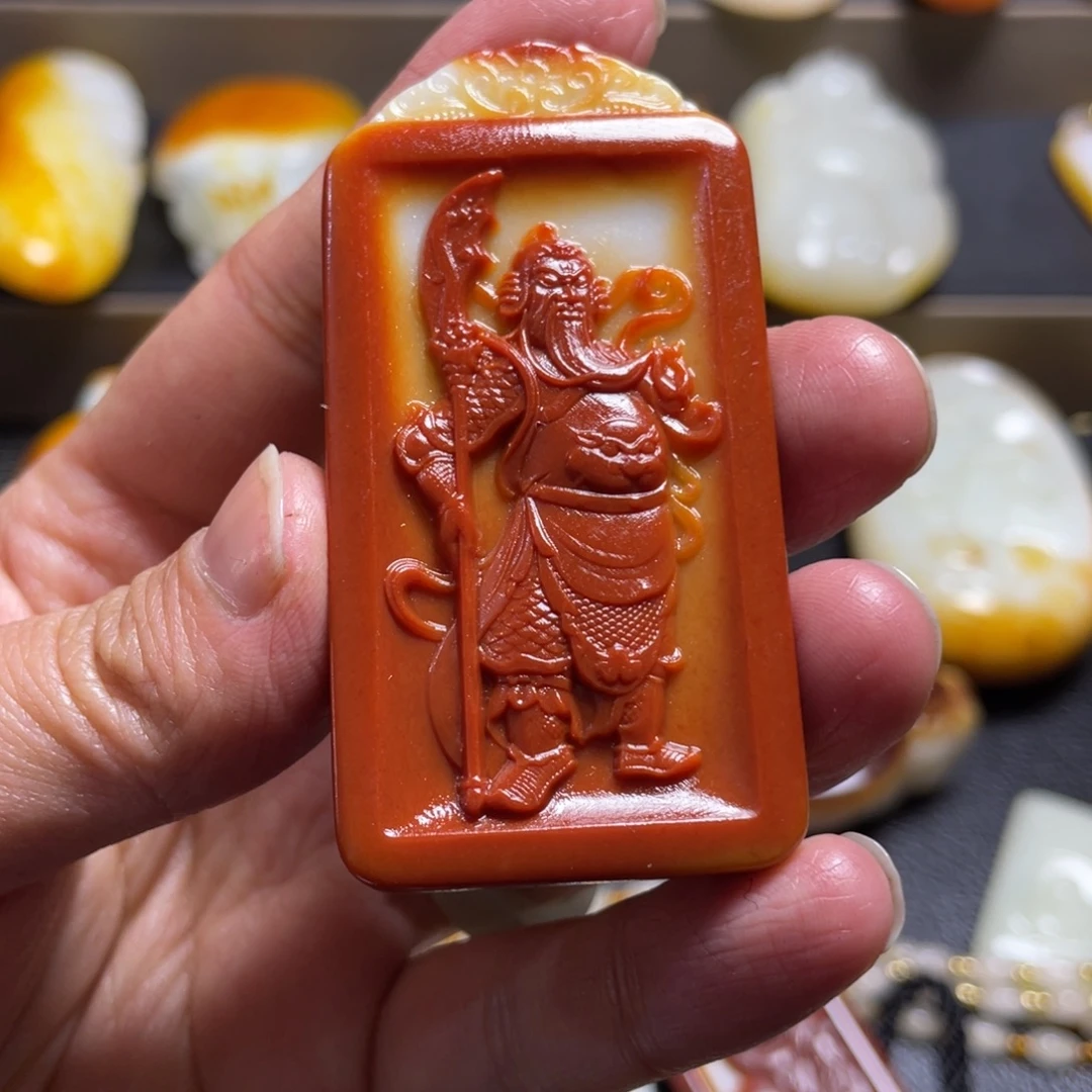 芸***辉和田玉未镶嵌颈饰