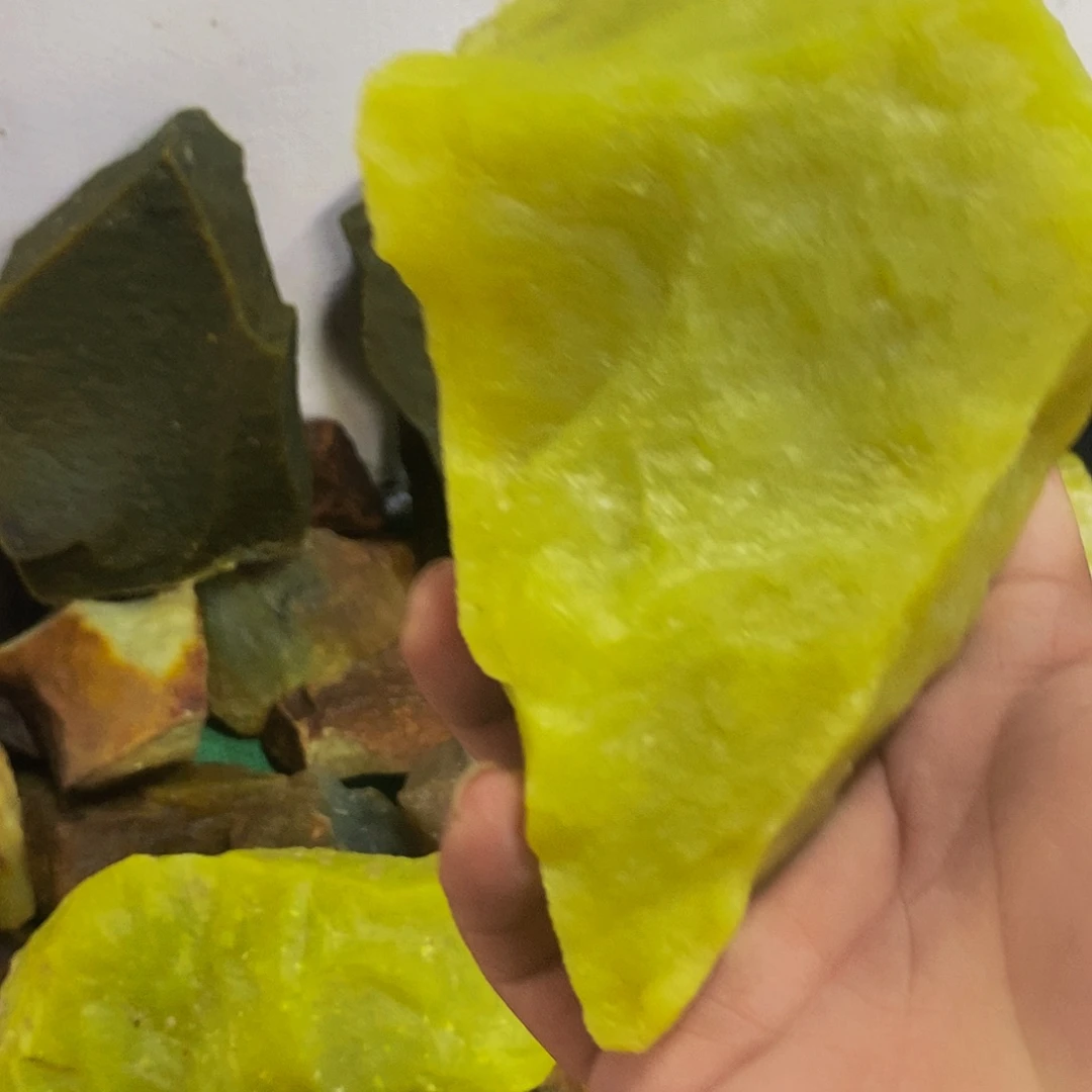 运***彪岫玉未镶嵌原石岫玉原石