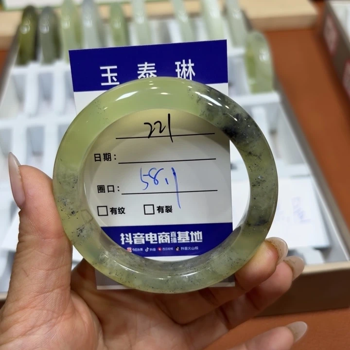 未镶嵌岫玉手镯天然