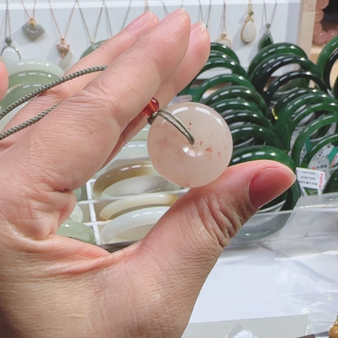 石英质玉（金丝玉）颈饰未镶嵌