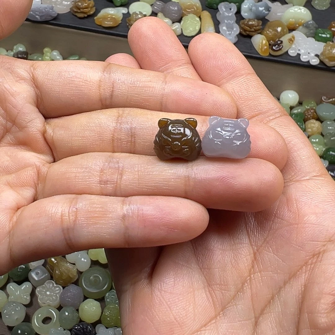 和田玉未镶嵌颈饰多样性发其一