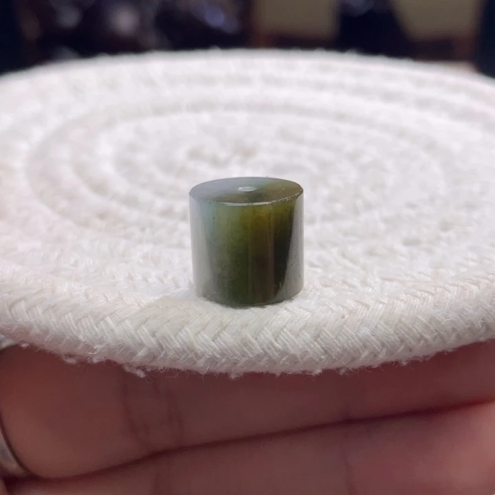 散珠翡翠特色秋香色桶珠卡13.2-11.7mm